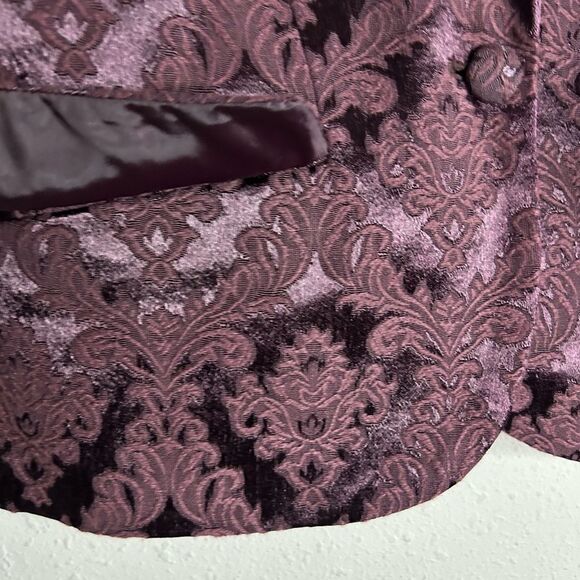 Apostrophe Metropolitan Luxe II Plum Brocade Blazer - Picture 7 of 11